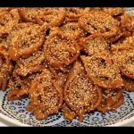 #Chebbakia ou gâteaux marocains au miel et sésame - Moroccan honey #cookies - الشباكية المغربية#