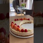 Ramadan cake 🌙✨ #ramadanonshorts2024 #foodshorts #trendingshorts #ramadan #ramadankareem #foodie